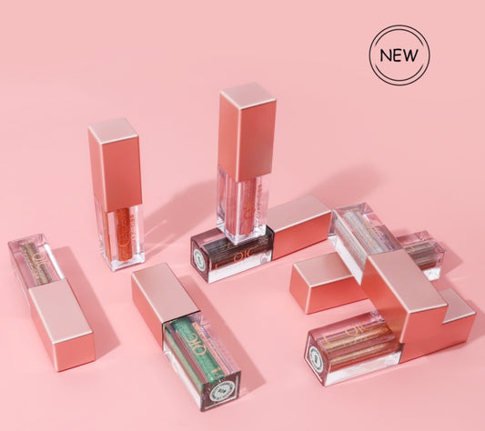 Liquid eyeshadow applicator with metallic shimmer formula